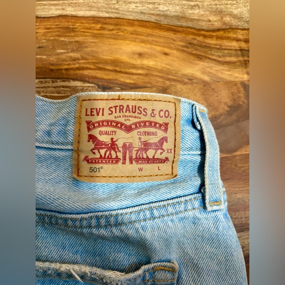 Levi’s 501 Shorts - Picture 4 of 6